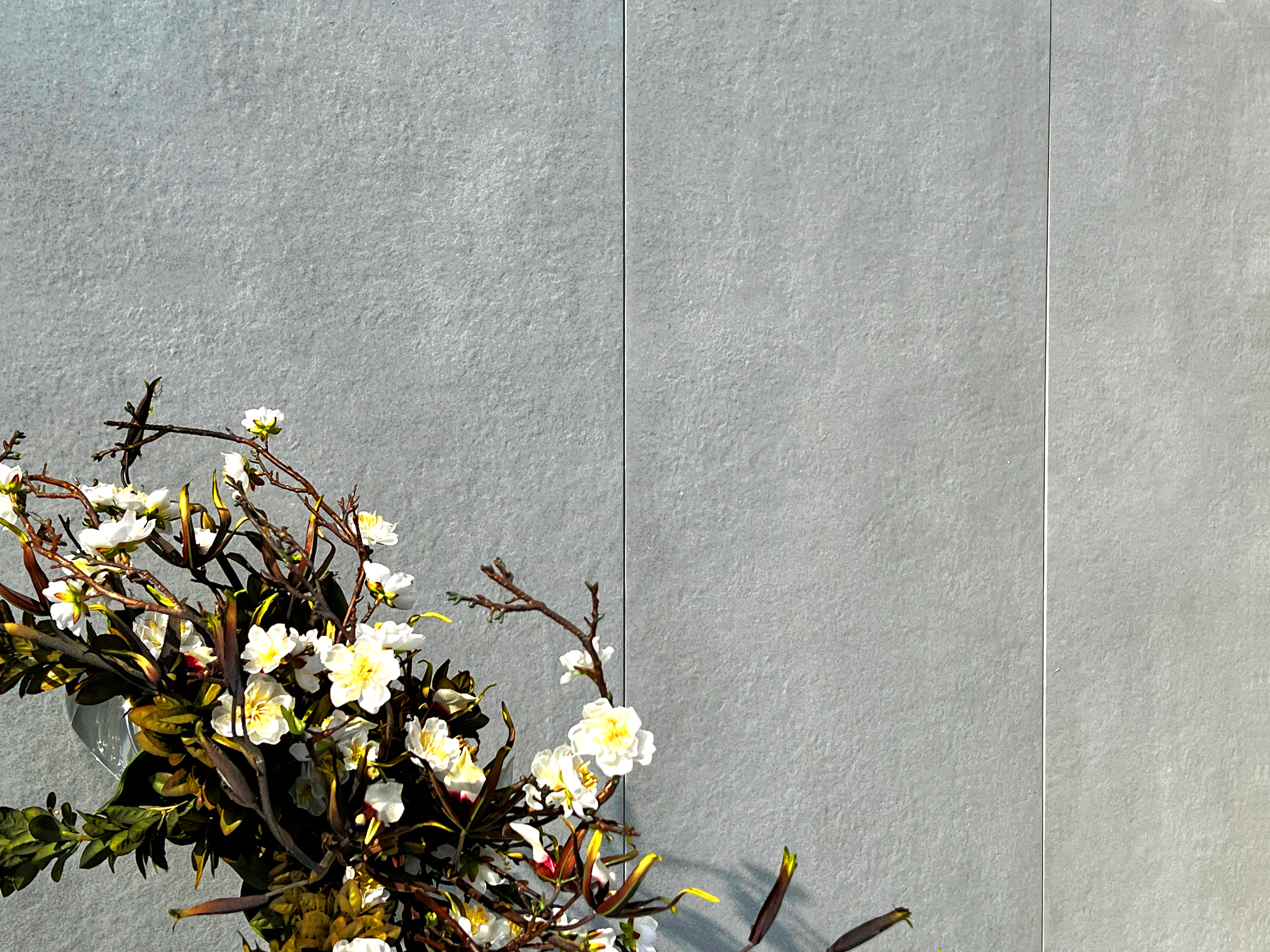 Sample box of travertine stones